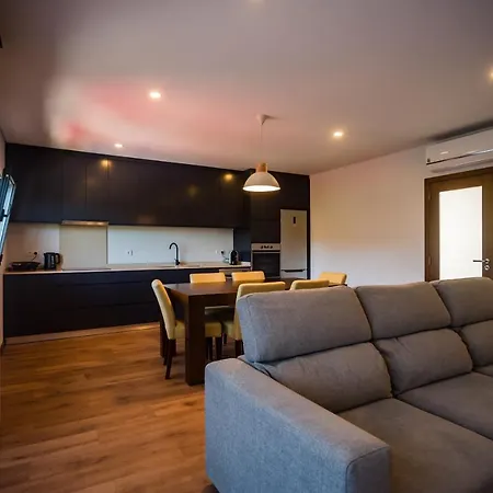 Espetacular Casa Com Piscina, By Mystay براغا